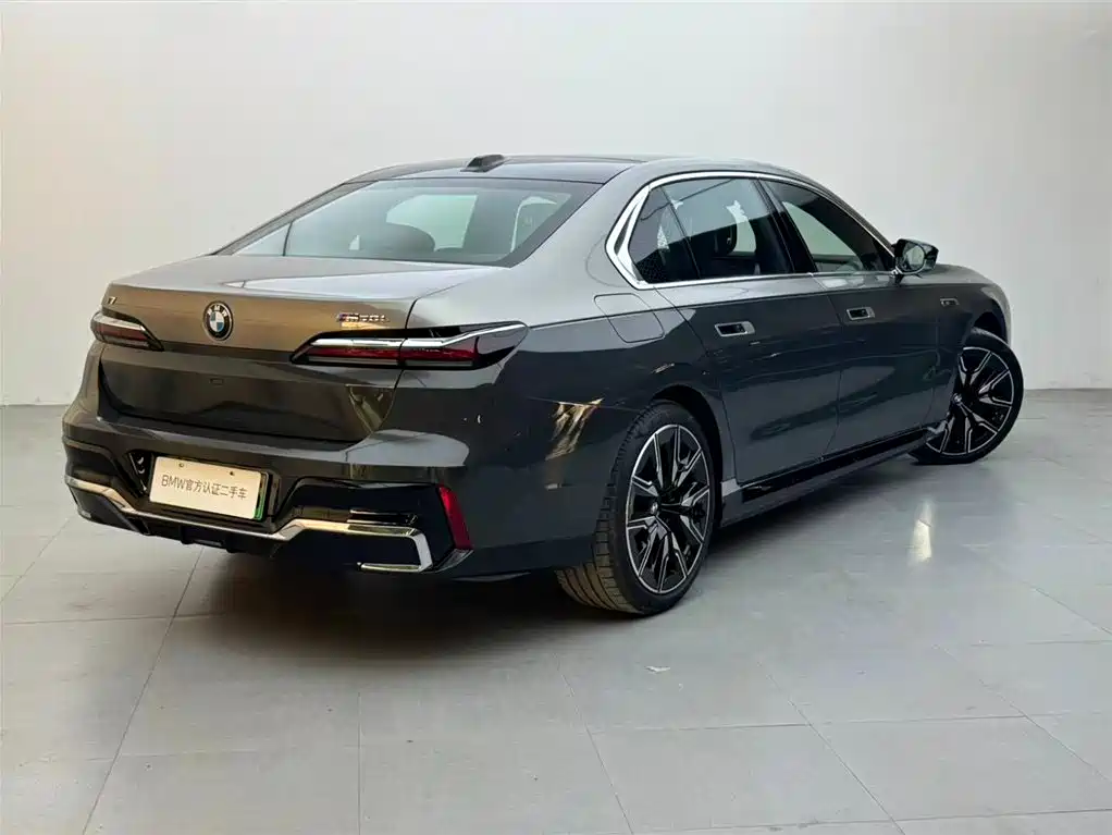 BMW i7 M70L 2024 — фото 4
