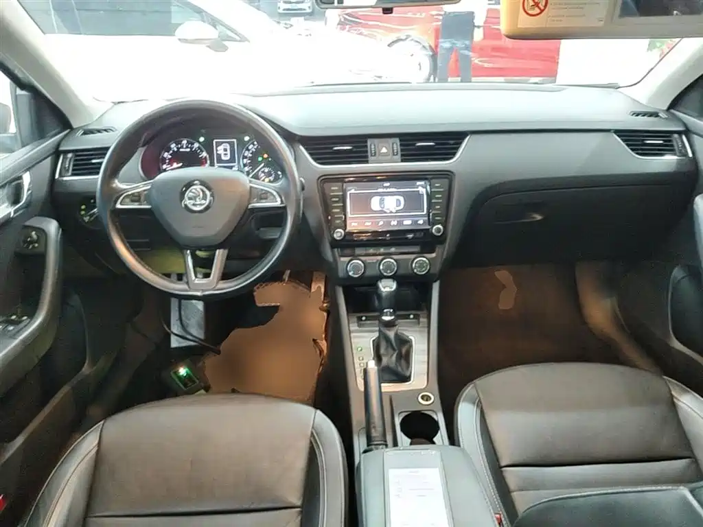 Skoda Octavia 2017 — фото 10