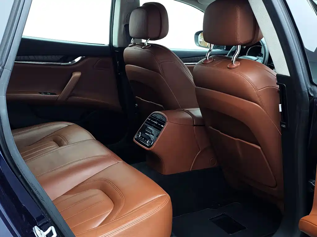 Maserati Quattroporte 2018 — фото 17