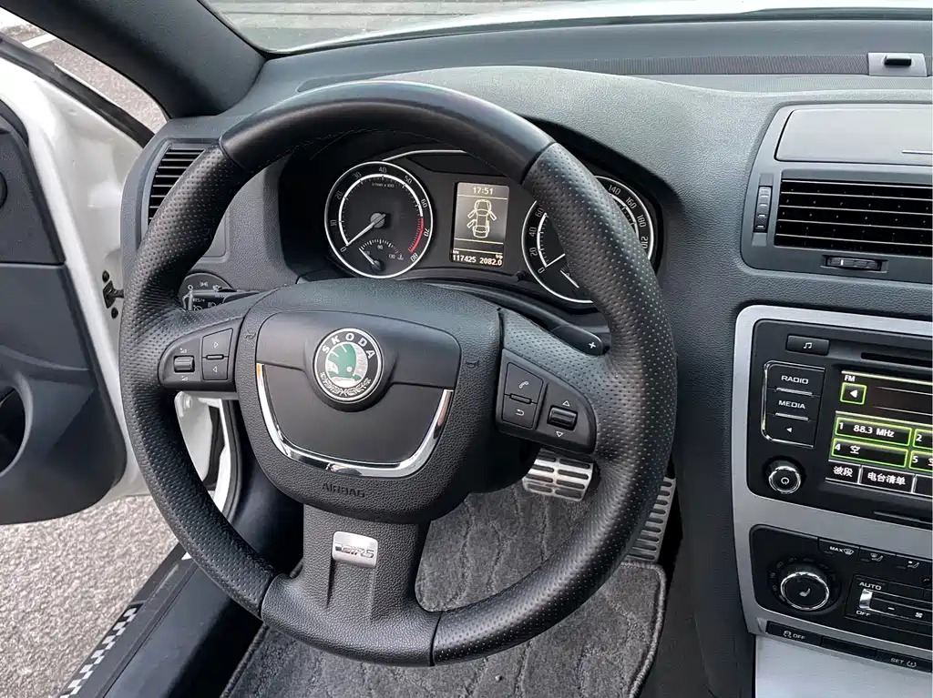 Skoda Octavia 2014 — фото 9