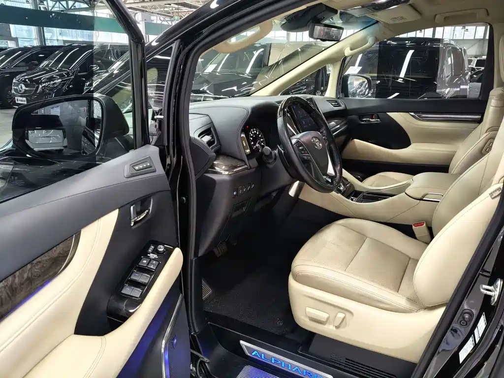 Toyota Alphard 2022 — фото 3