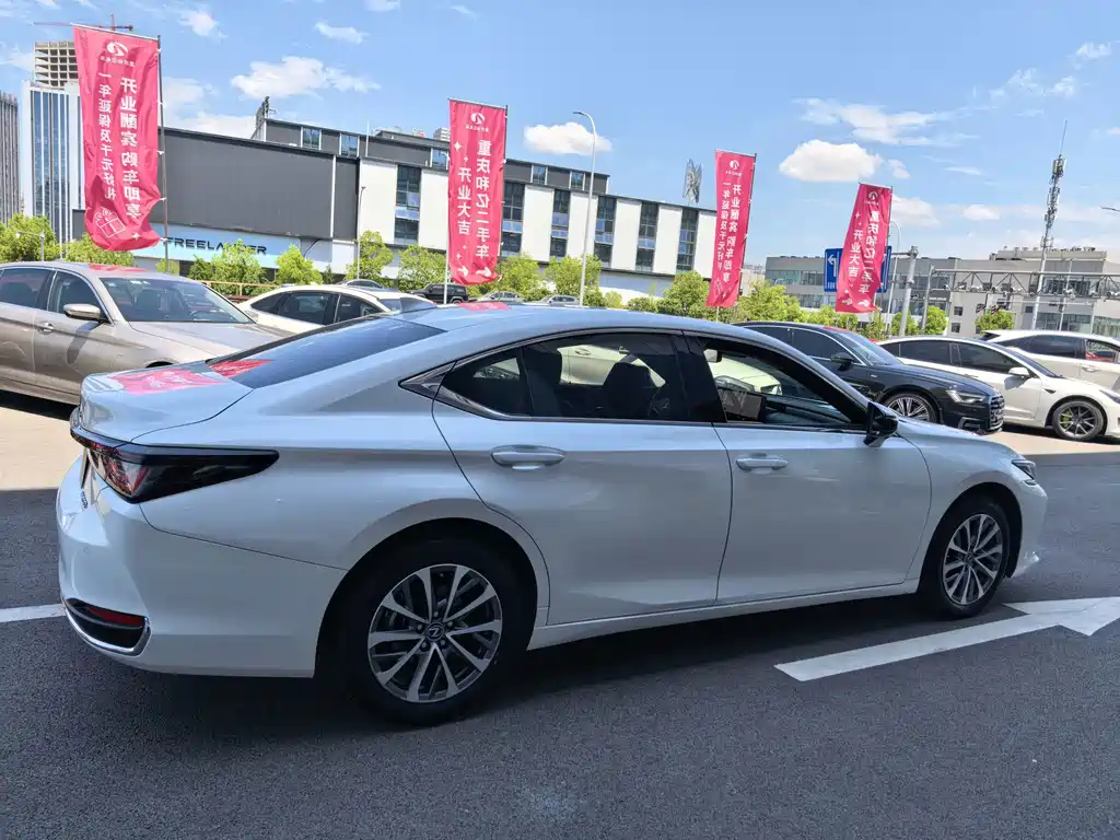 Lexus ES 2025 — фото 10