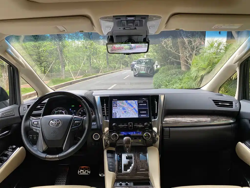 Toyota Alphard 2023 — фото 13