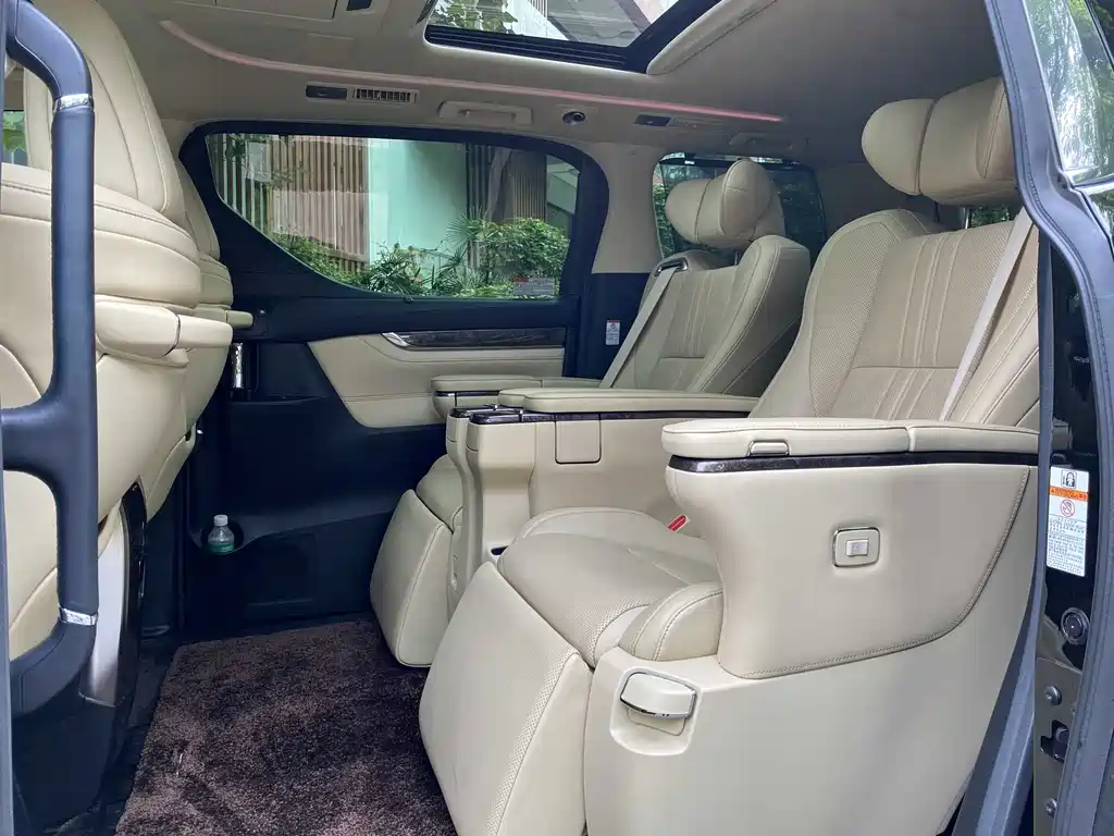 Toyota Alphard 2023 — фото 6
