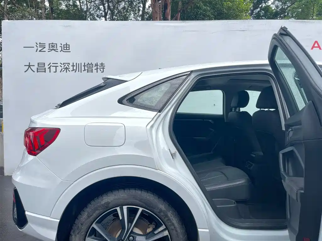 Audi Q3 Sportback 2023 — фото 14