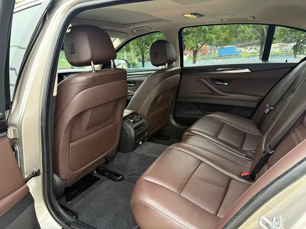 BMW 5 Series 2015 — фото 6