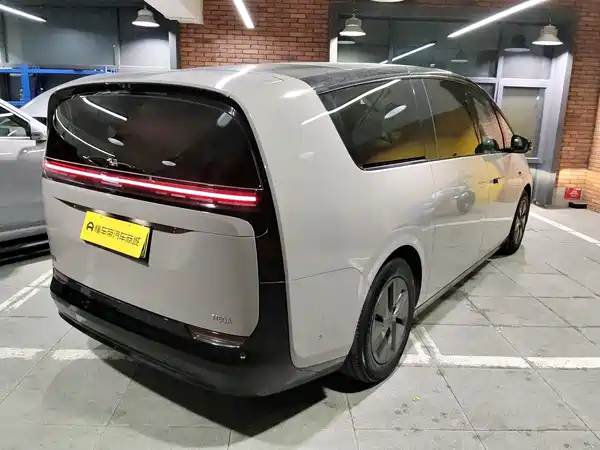 Li Auto MEGA 2024