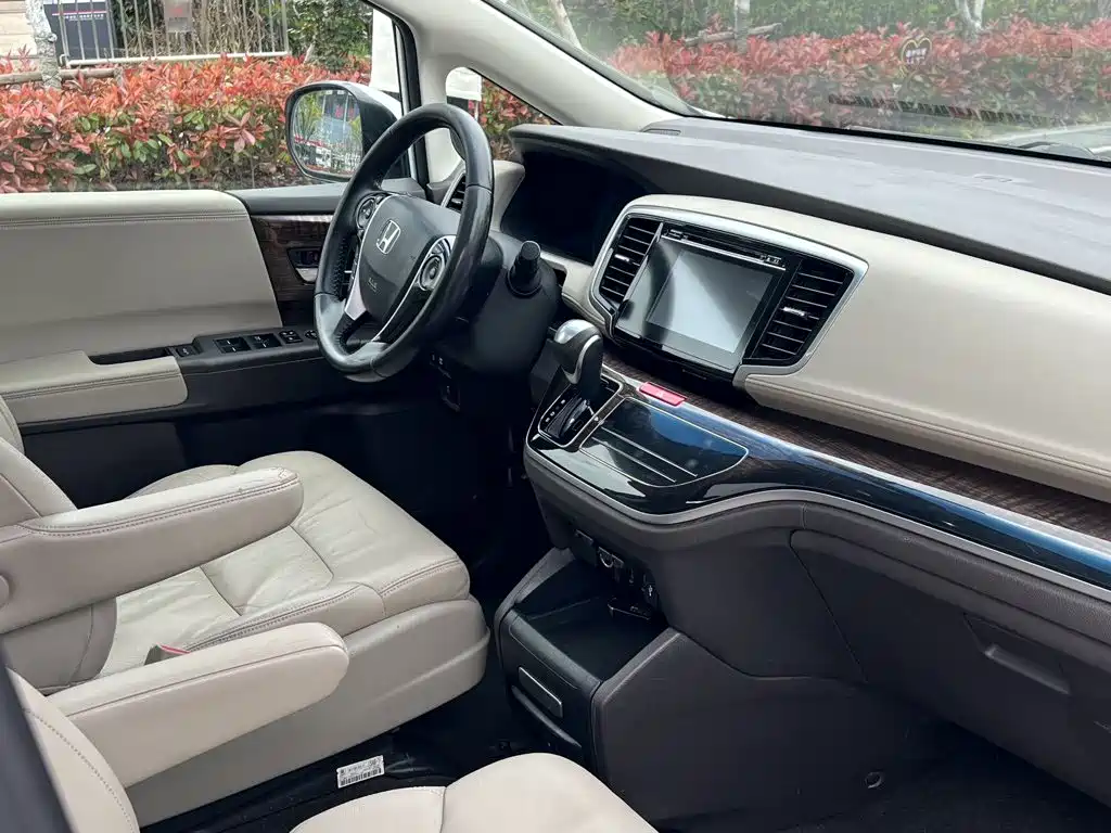 Honda Odyssey 2015 — фото 14