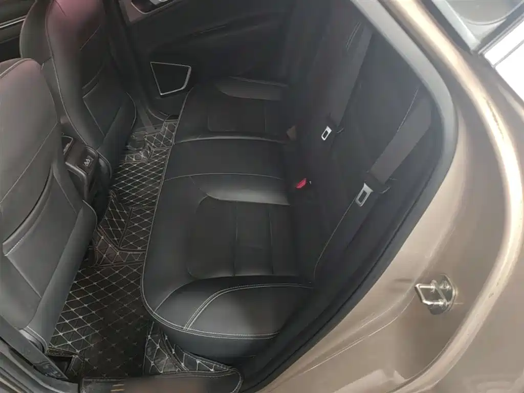 Geely Emgrand GS 2018 — фото 17
