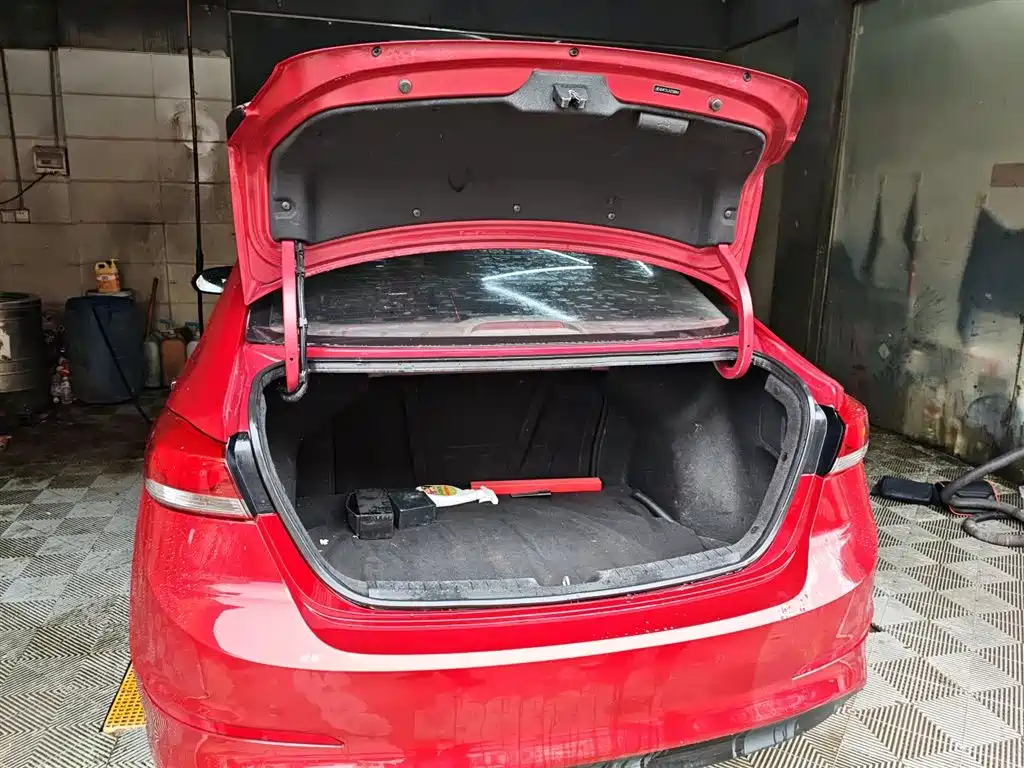 Hyundai Elantra 2018 — фото 19