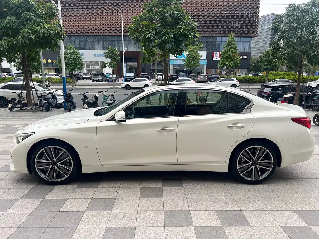 Infiniti Q50 2015 — фото 13