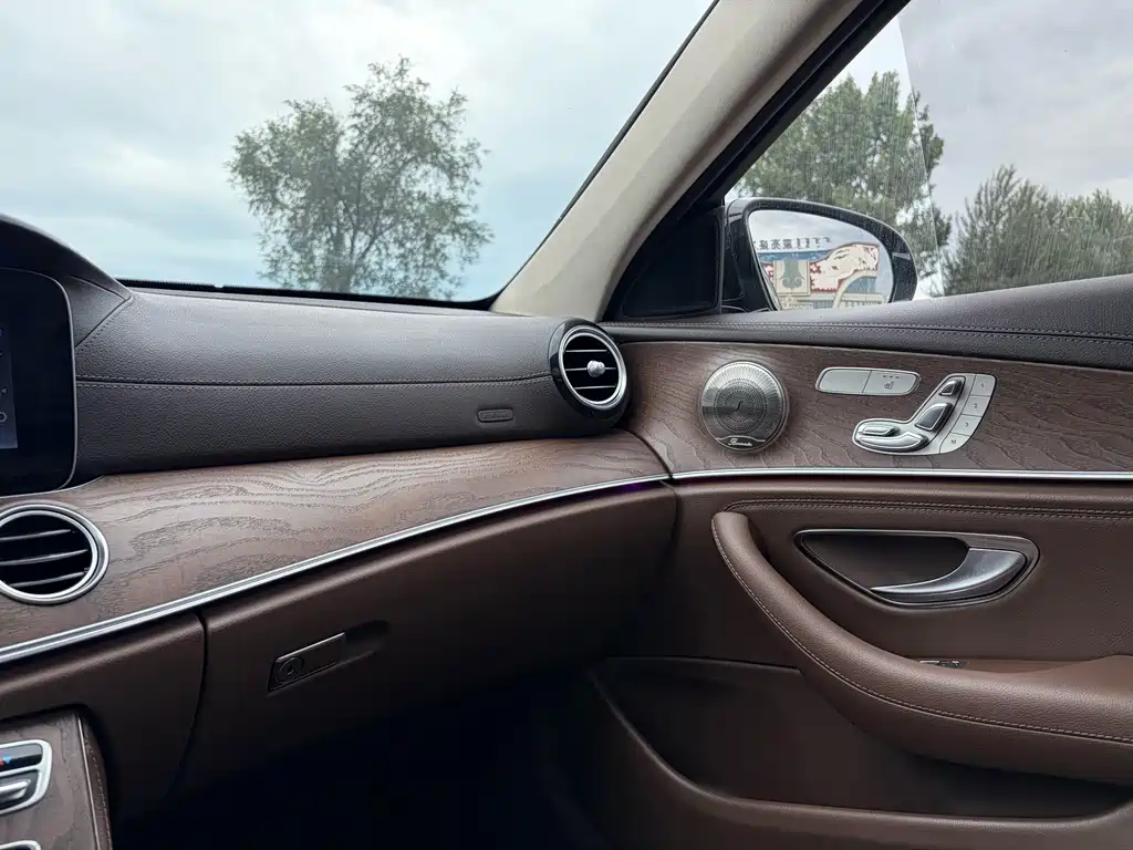 Mercedes-Benz E-Class 2018 — фото 20