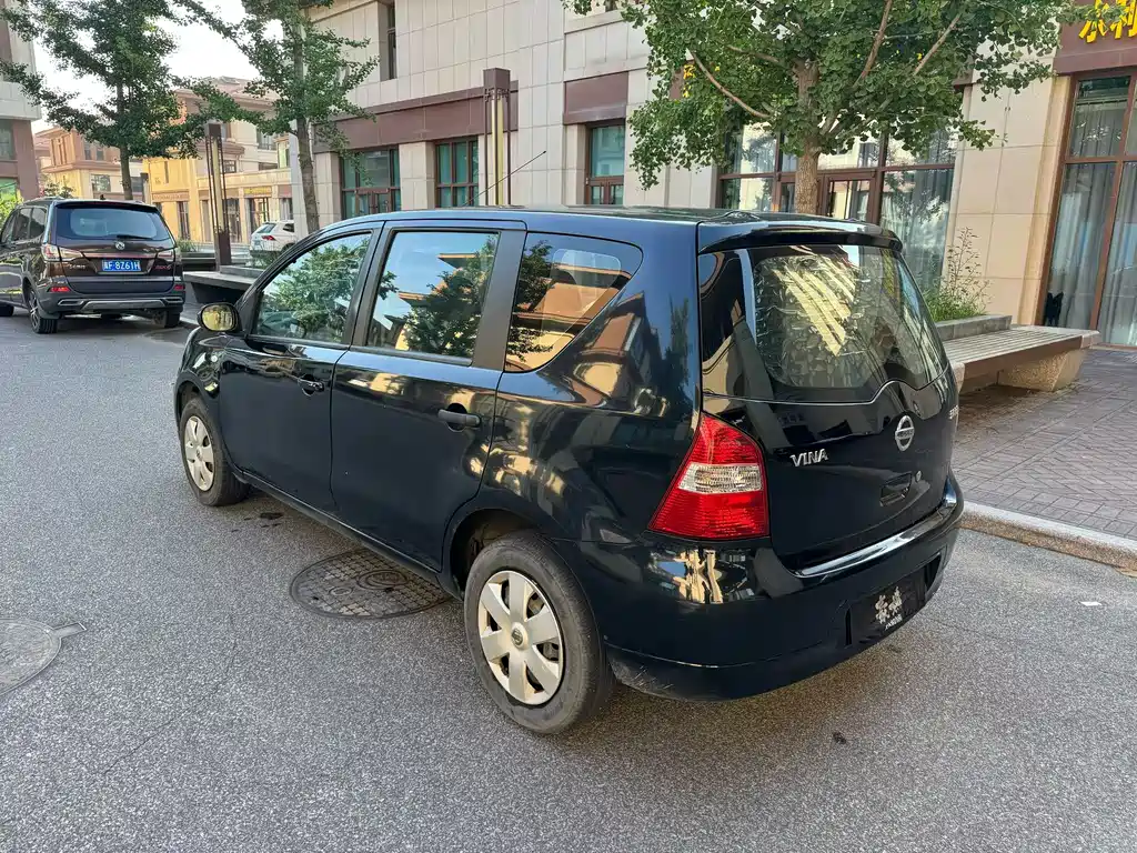 Nissan Livina 2012