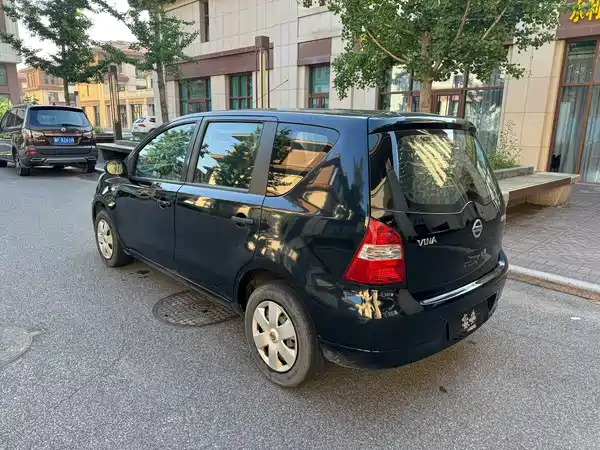 Nissan Livina 2012
