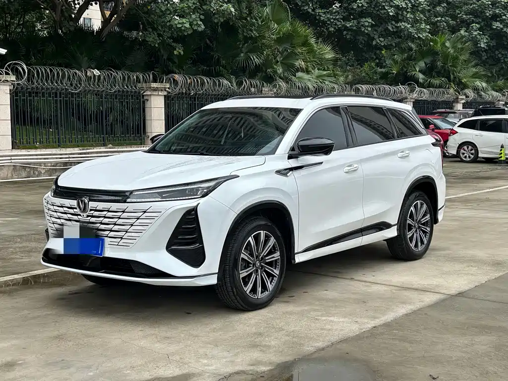 Changan CS75 PLUS 2025 — фото 1