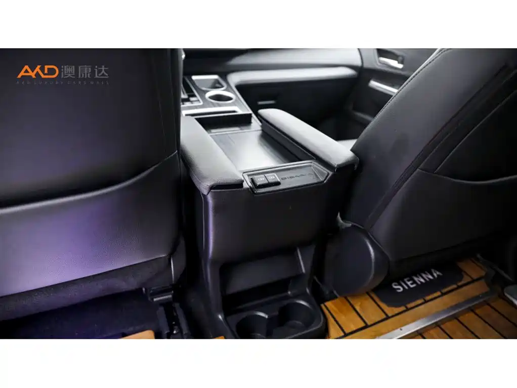 Toyota Sienna 2022 — фото 10