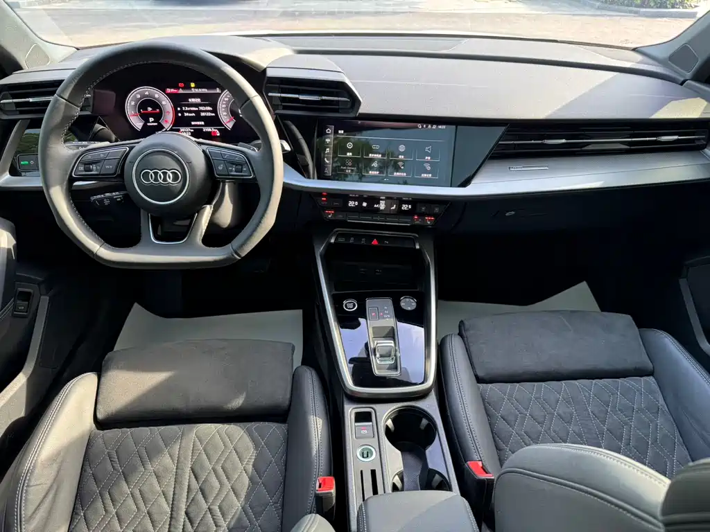 Audi A3 2023 — фото 15