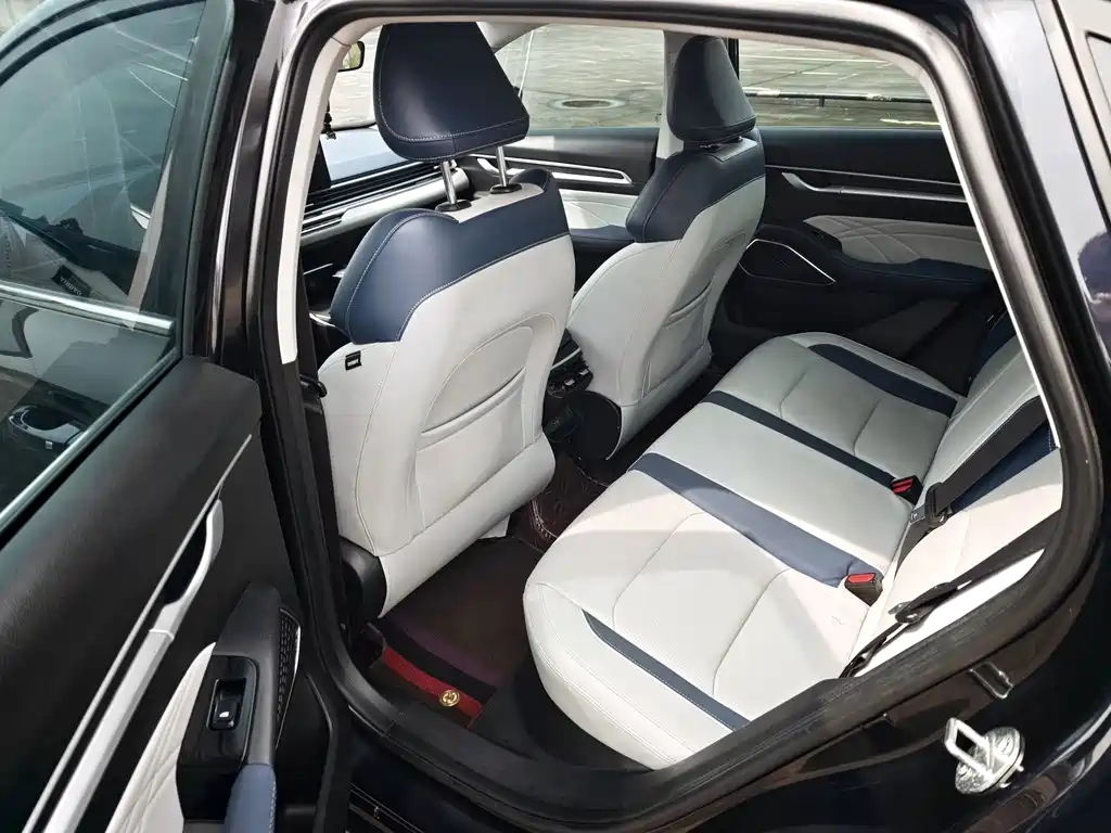 Geely Emgrand 2022 — фото 10