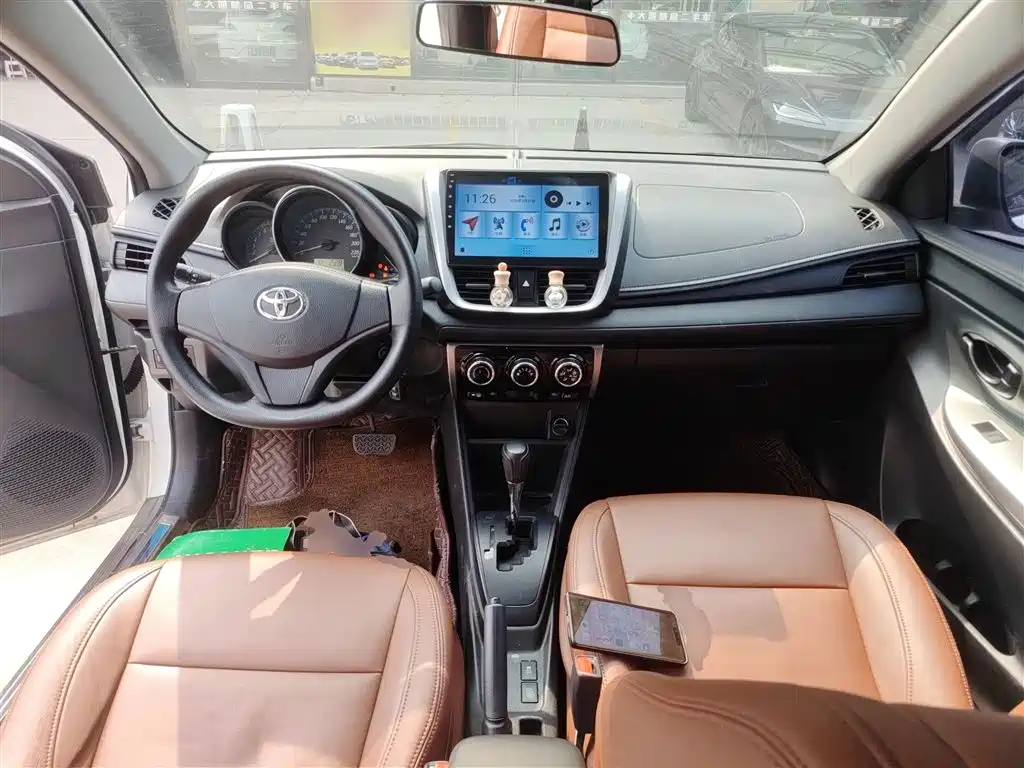 Toyota Yaris L 2019 — фото 10