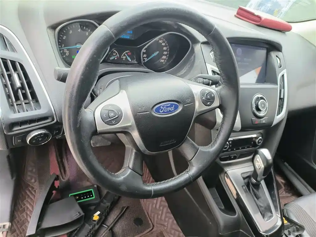 Ford Focus 2014 — фото 11
