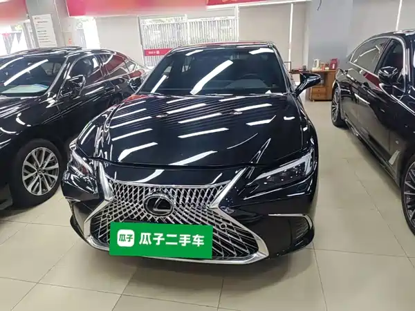 Lexus ES 2026