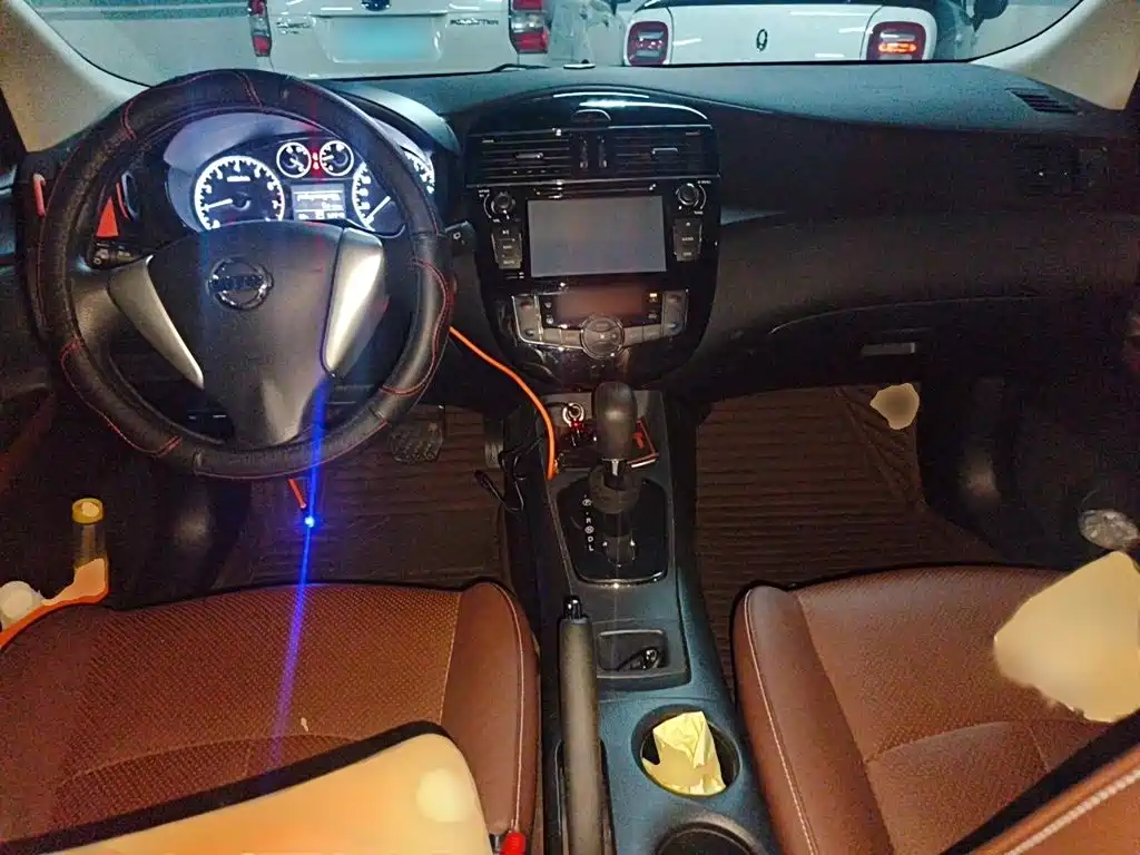 Nissan Tiida 2015 — фото 13