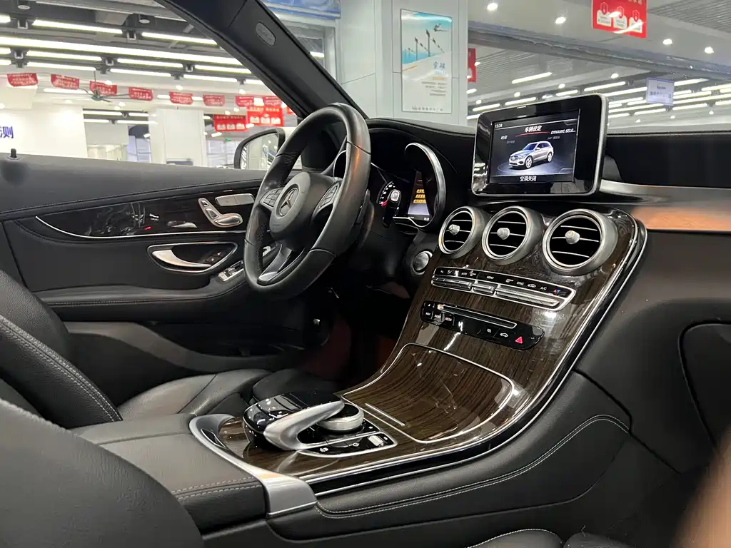 Mercedes-Benz GLC 2017 — фото 9