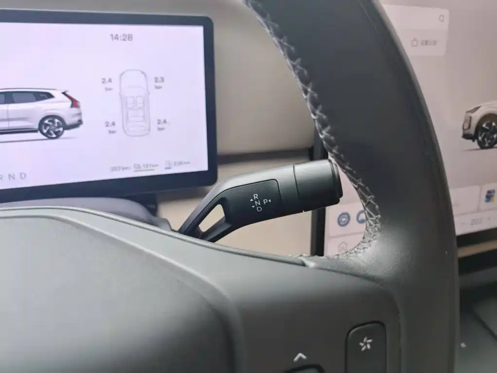Volvo XC70 Plug-In Hybrid 2025 — фото 17