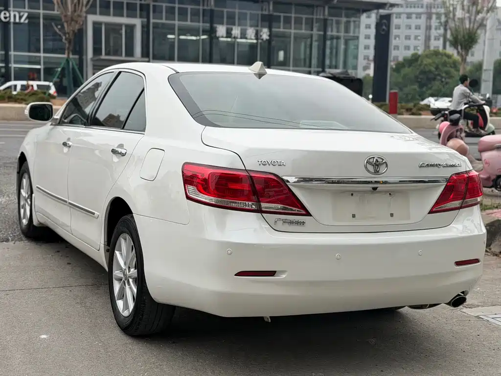 Toyota Camry 2014 — фото 16