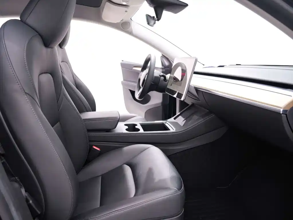 Tesla Model Y 2023 — фото 15