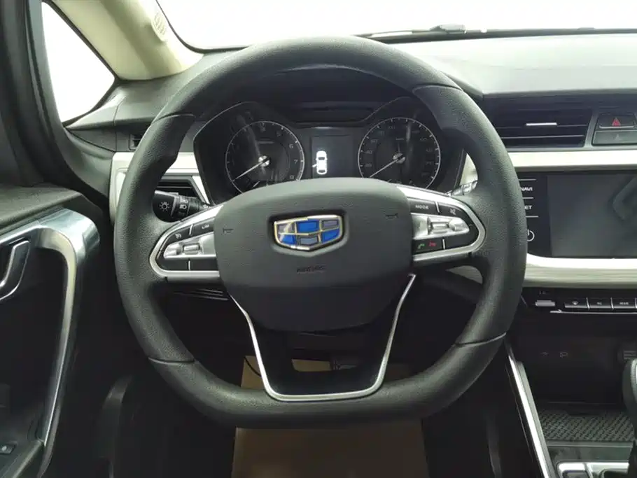 Geely Vision X3 2021 — фото 15