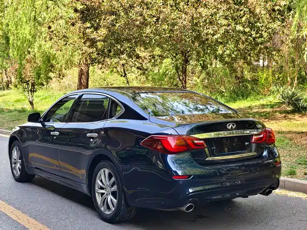 Infiniti Q70 2019