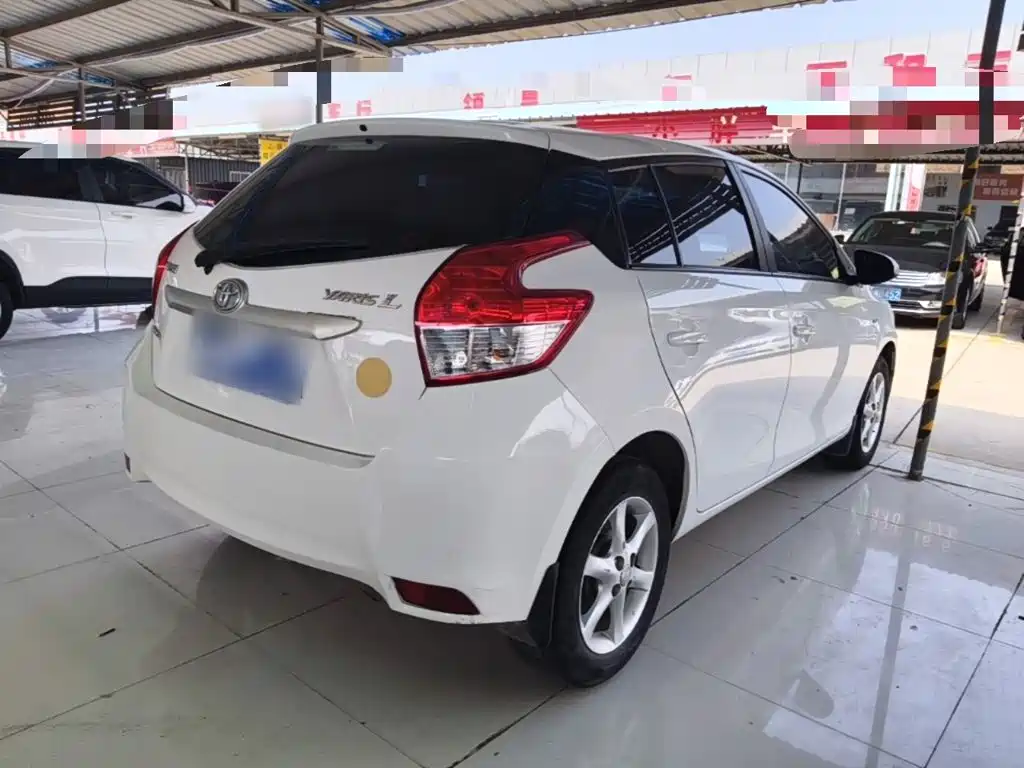Toyota Yaris L 2015