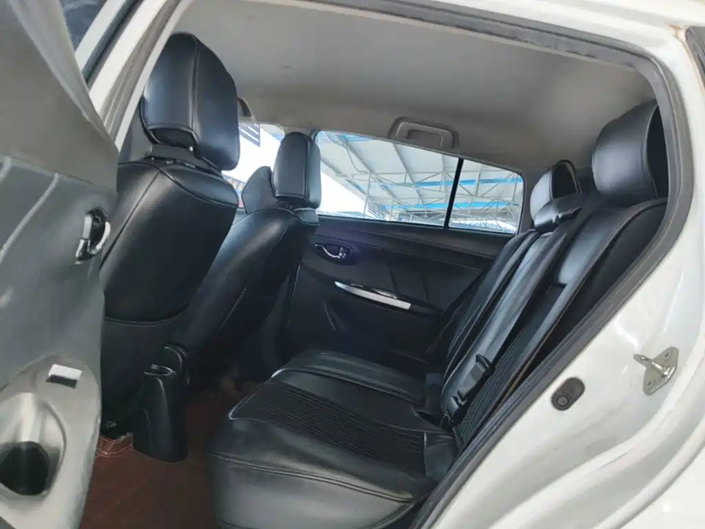 Toyota Yaris L 2015 — фото 17
