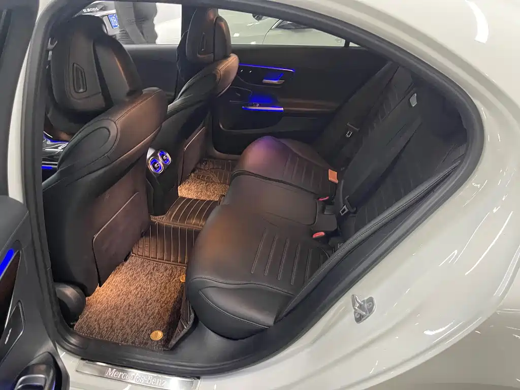 Mercedes-Benz C-Class 2024 — фото 14
