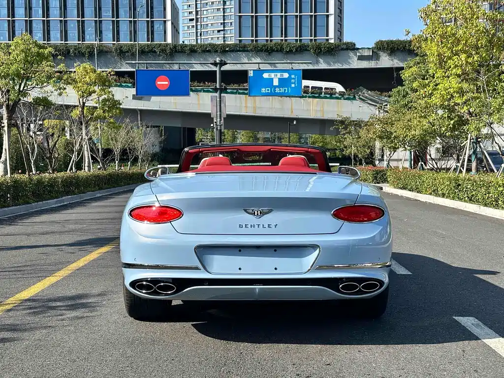 Bentley Continental 2022 — фото 15