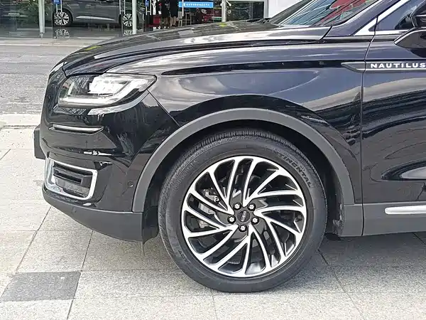 Lincoln Nautilus 2020