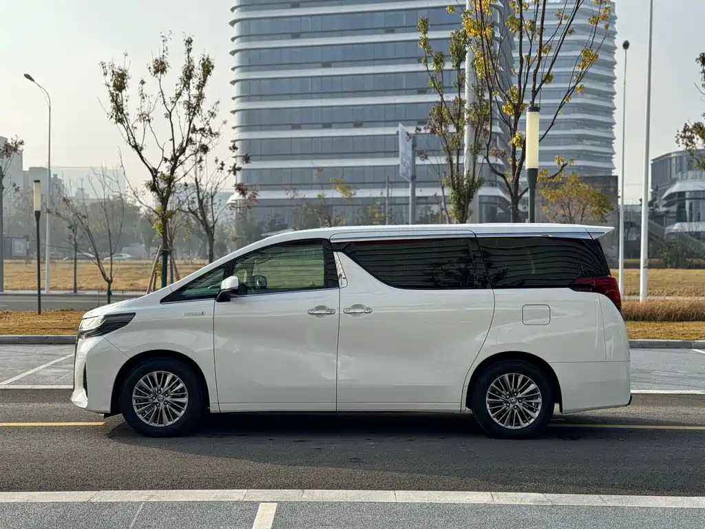 Toyota Alphard 2019 — фото 3