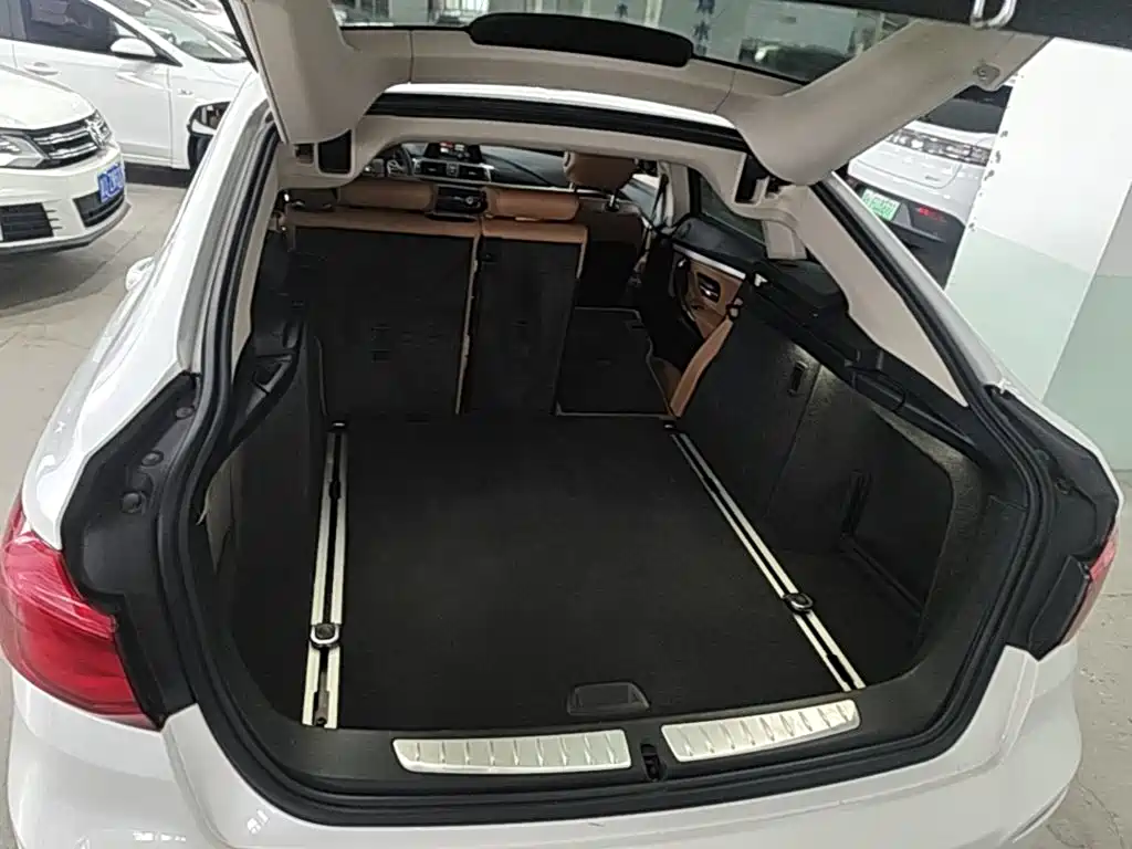 BMW 3 Series GT 2018 — фото 19
