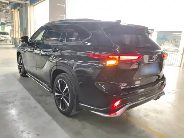 Toyota Crown Kluger 2022