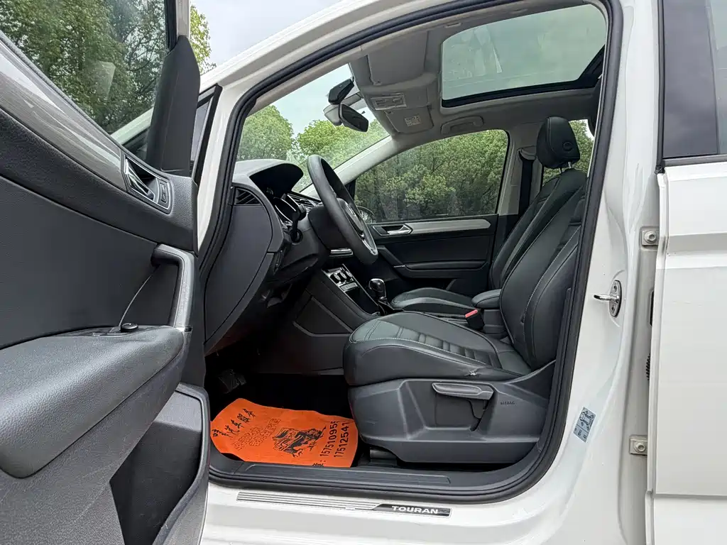 Volkswagen Touran 2019 — фото 15