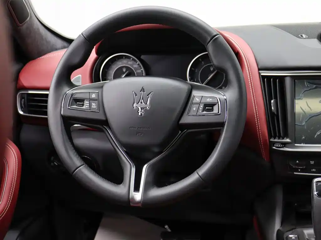 Maserati Levante 2024 — фото 11