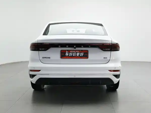 Geely Emgrand 2022