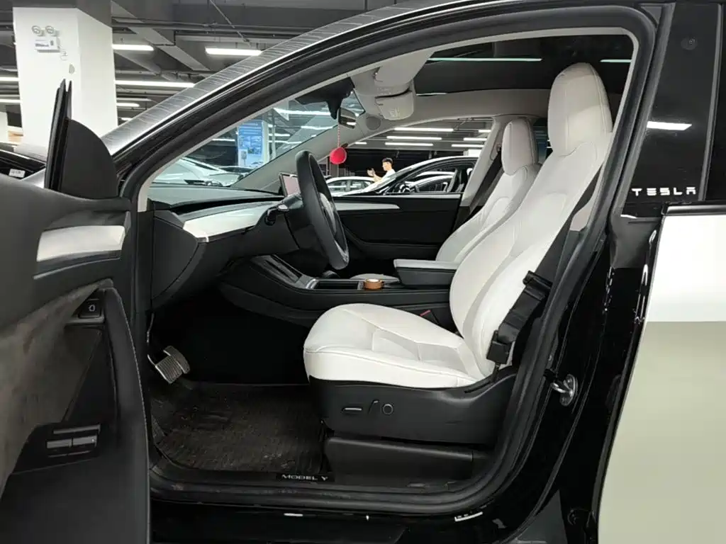 Tesla Model Y 2023 — фото 16