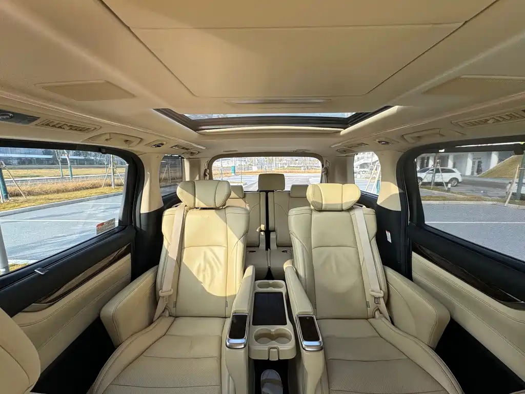 Toyota Alphard 2019 — фото 16
