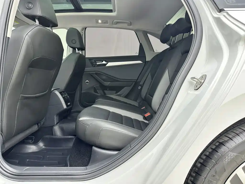 Volkswagen Sagitar 2022