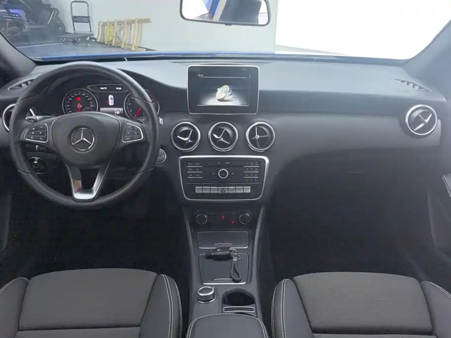Mercedes-Benz A-Class 2016 — фото 12
