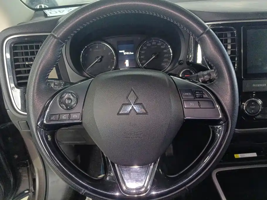 Mitsubishi Outlander 2020 — фото 15