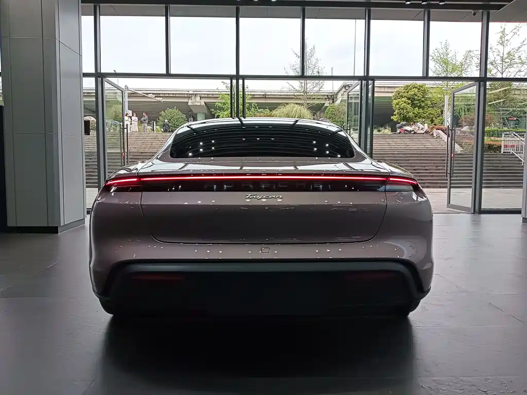Porsche Taycan 2024