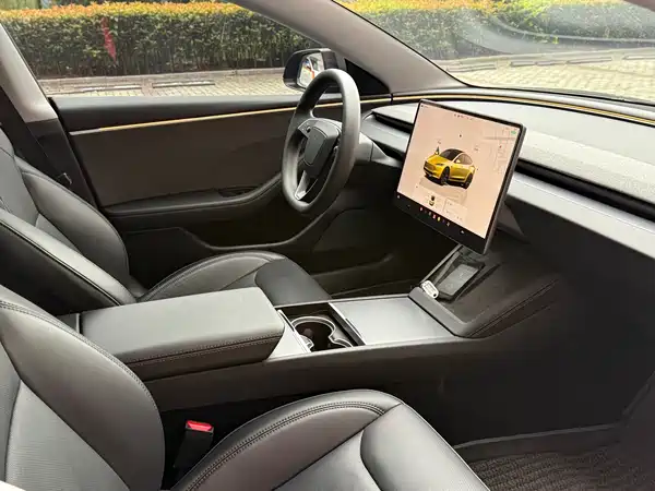 Tesla Model 3 2025